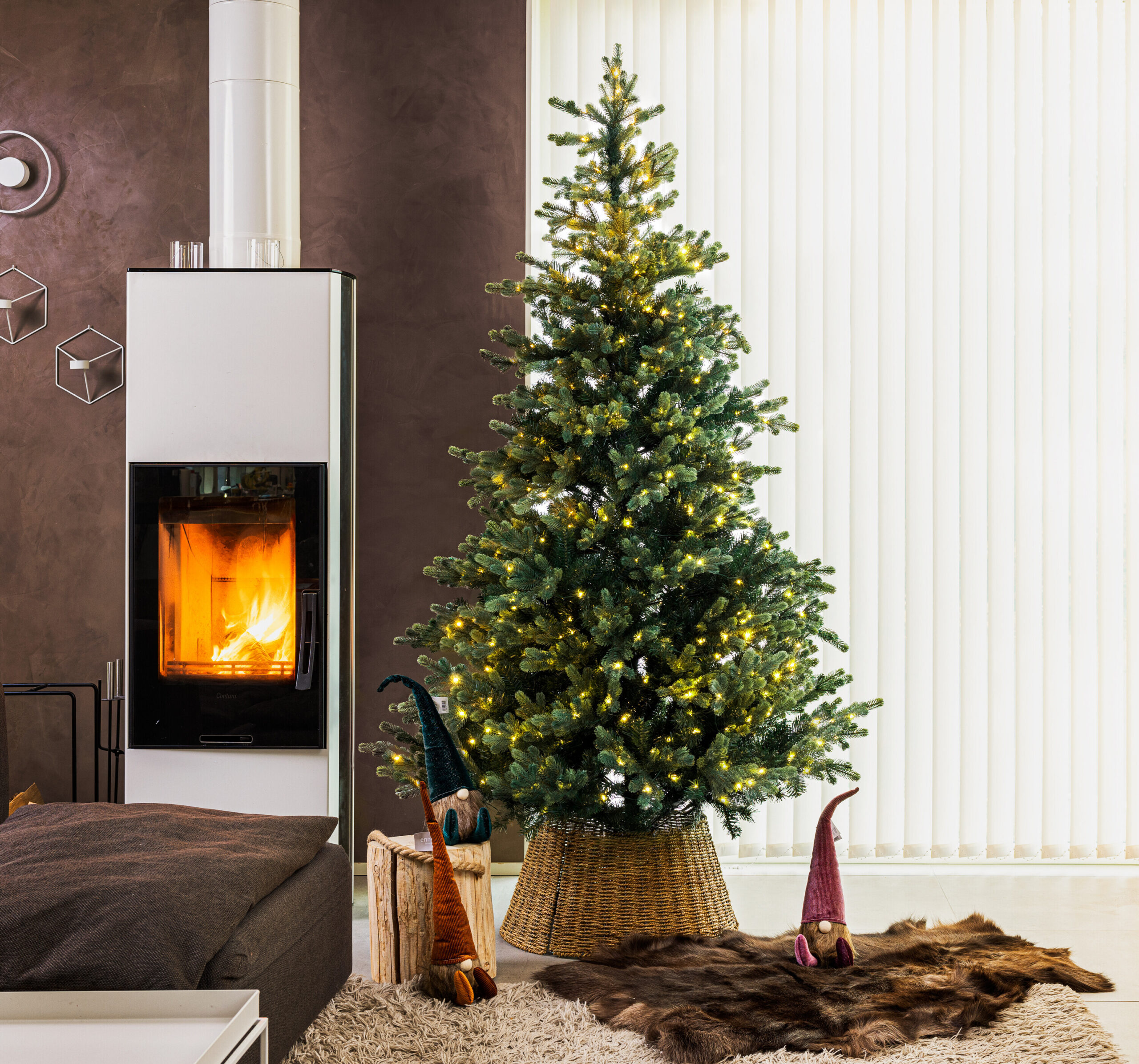 Everlands Geneva kuuse päris jõulupuu LED-tuledega, 210 cm
