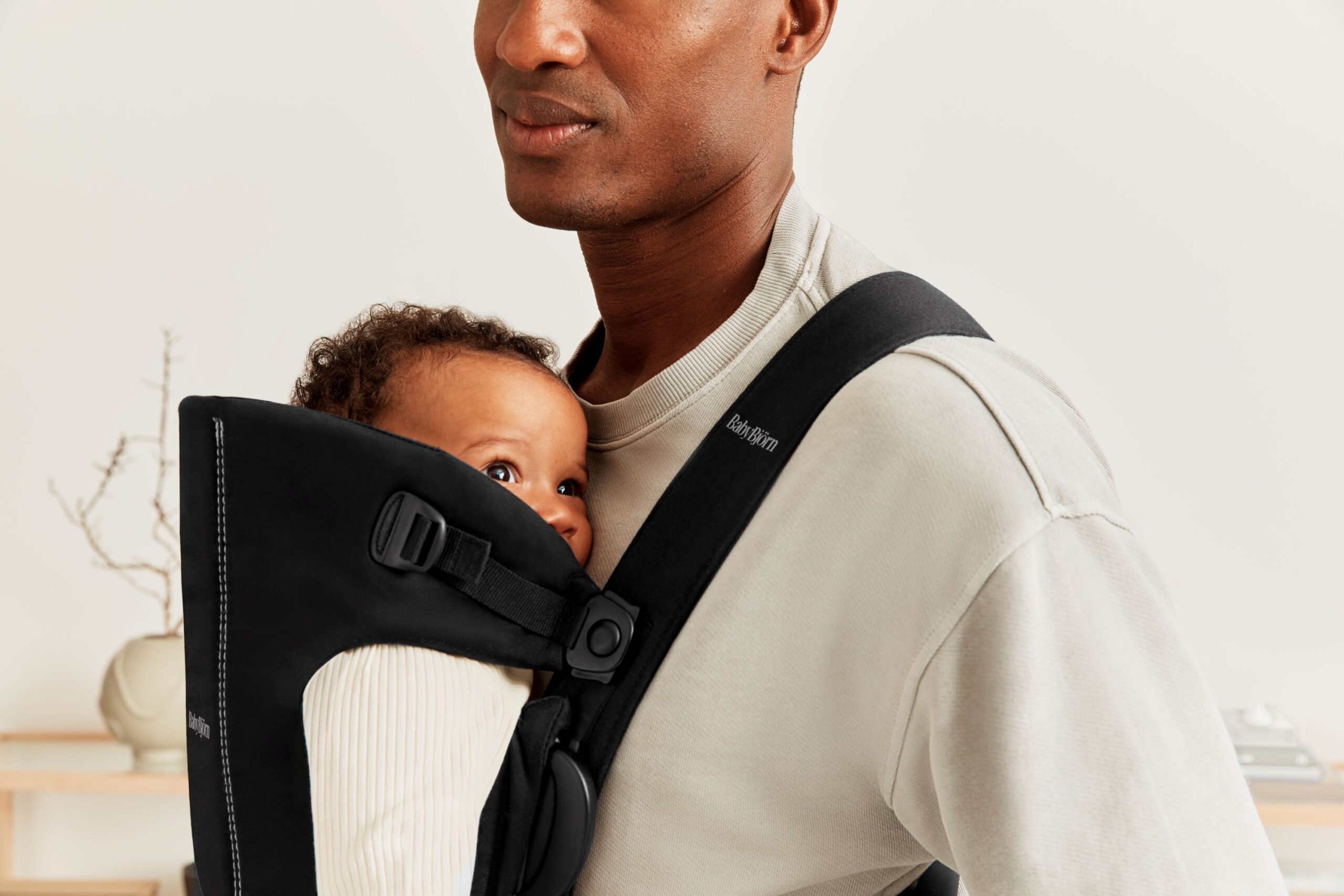 BabyBjörn Mini kootud -kandeseljakott, must - Image 4