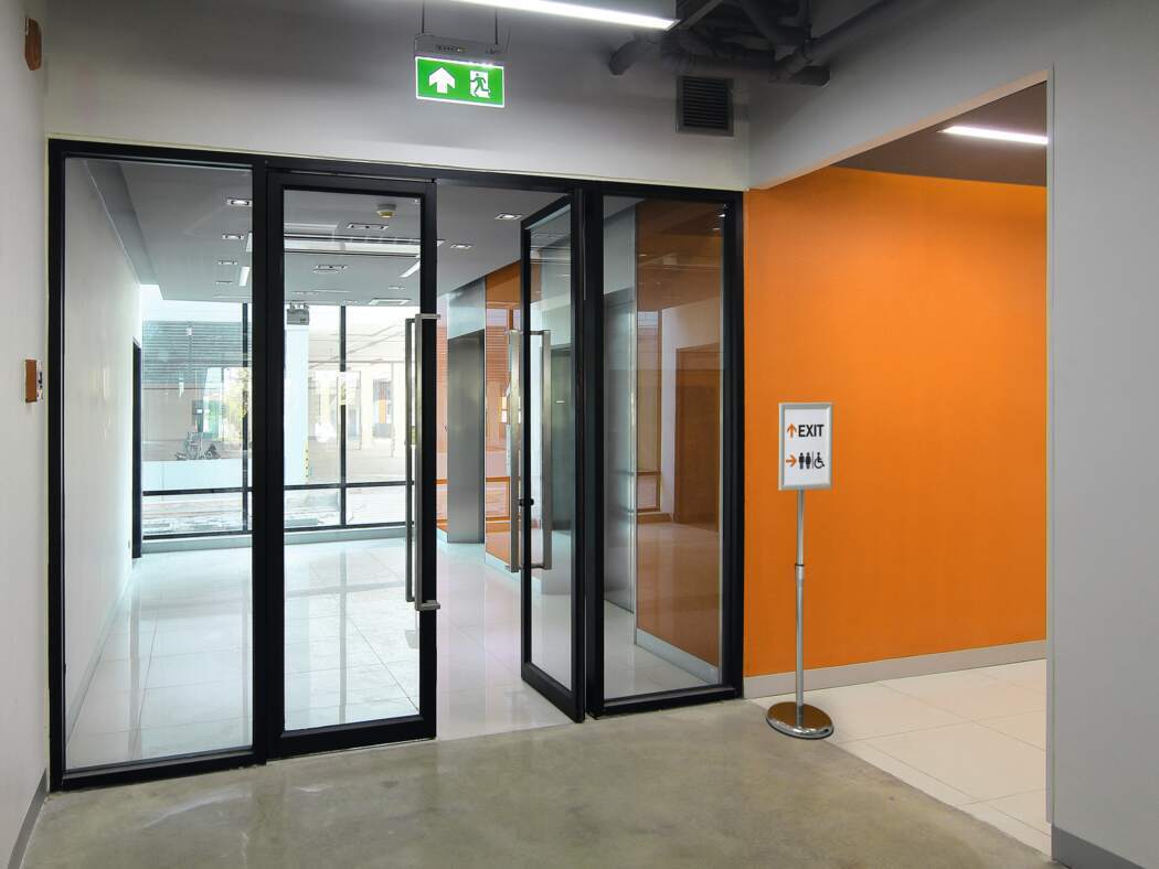 Vastupidav klõpskinnitusega põrandaalus alumiiniumist A4, hõbedane - Image 5