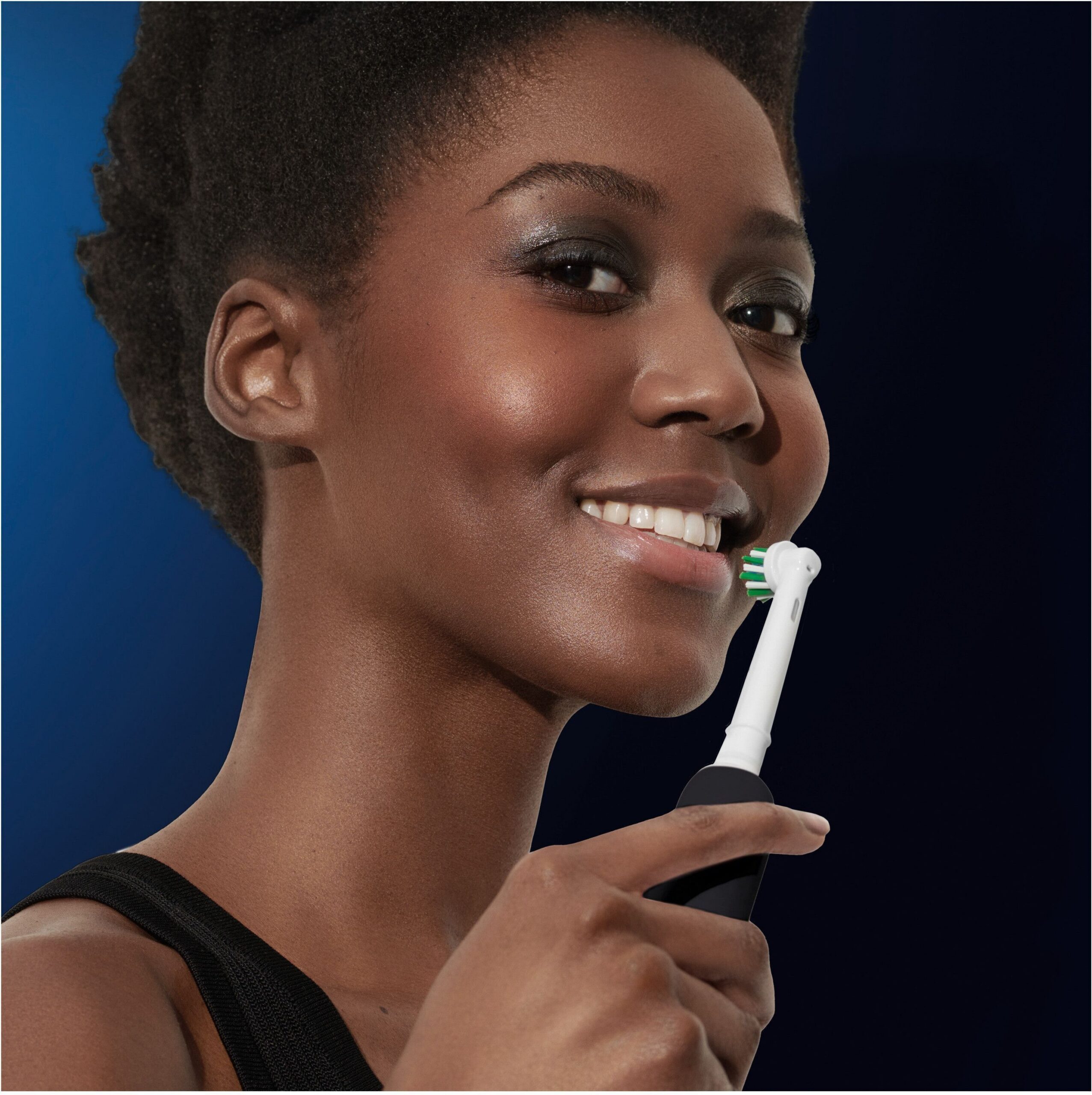 Oral-B Pro 1. seeria elektriline hambahari, must - Image 3
