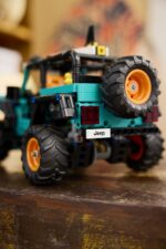 LEGO Technic 42227 Jeep® Wrangler Rubicon maasturi - Pilt 5