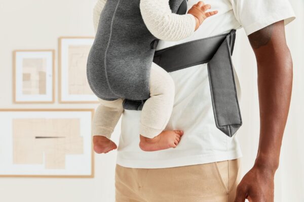 BabyBjörn Mini 3D Jersey seljakott, tumehall - Pilt 5