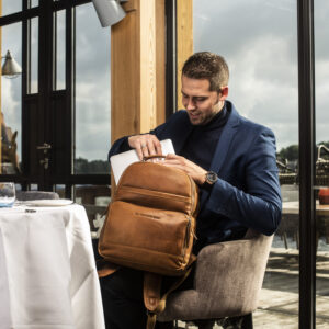 The Chesterfield Brand Austin - seljakott 14" sülearvutile, konjakivärvi - Pilt 3