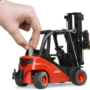 Bruder Linde H30D - kahveltõstuki ja kahe kaubaaluse mängukomplekt