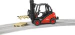 Bruder Linde H30D - kahveltõstuki ja kahe kaubaaluse mängukomplekt - Pilt 2