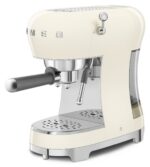 Smeg ECF02CREU espressokeitin, kermanvalkoinen