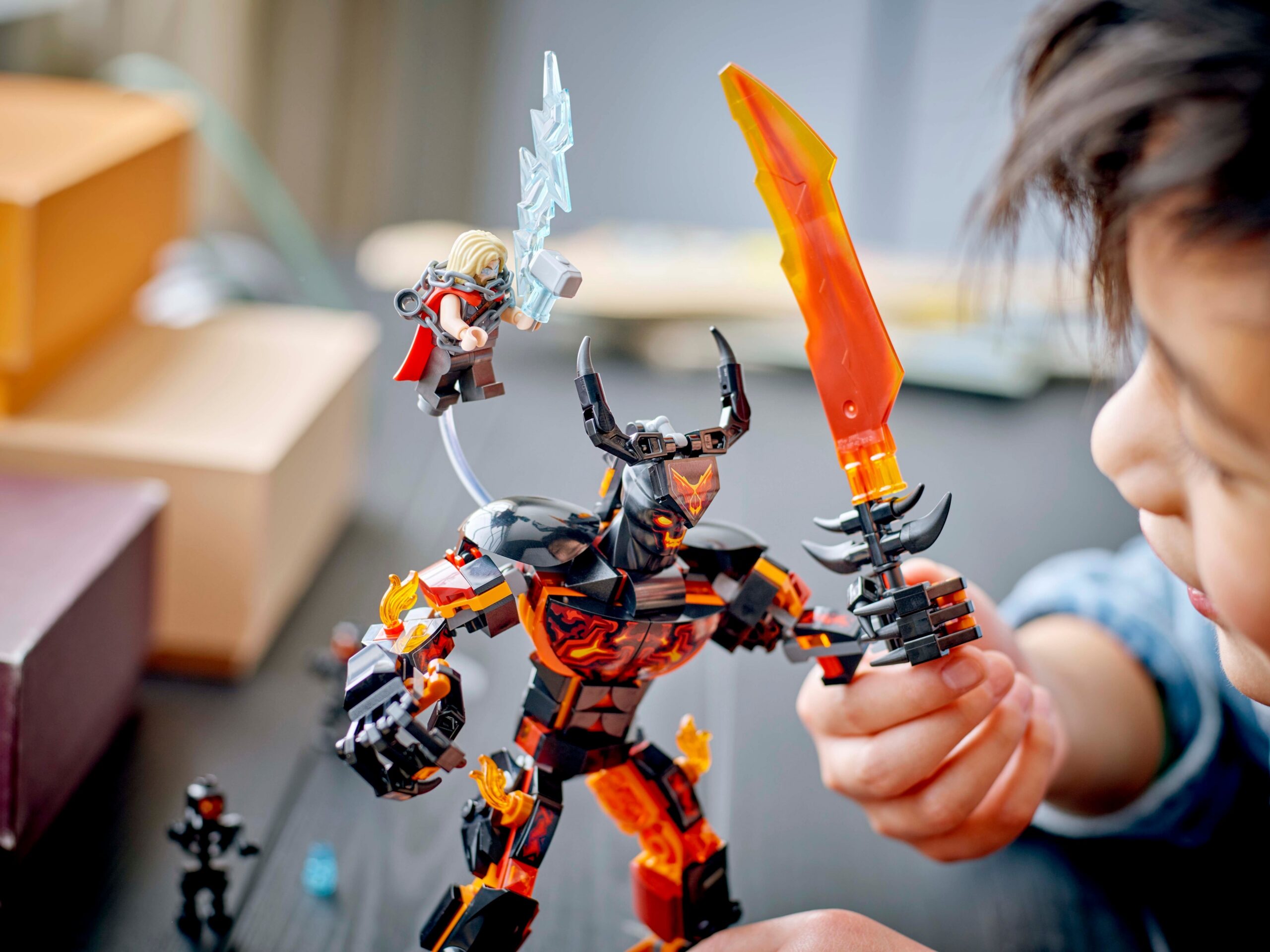 LEGO Super Heroes Marvel 76289 - Thor vs. Surtur ehitusfiguur - Image 3