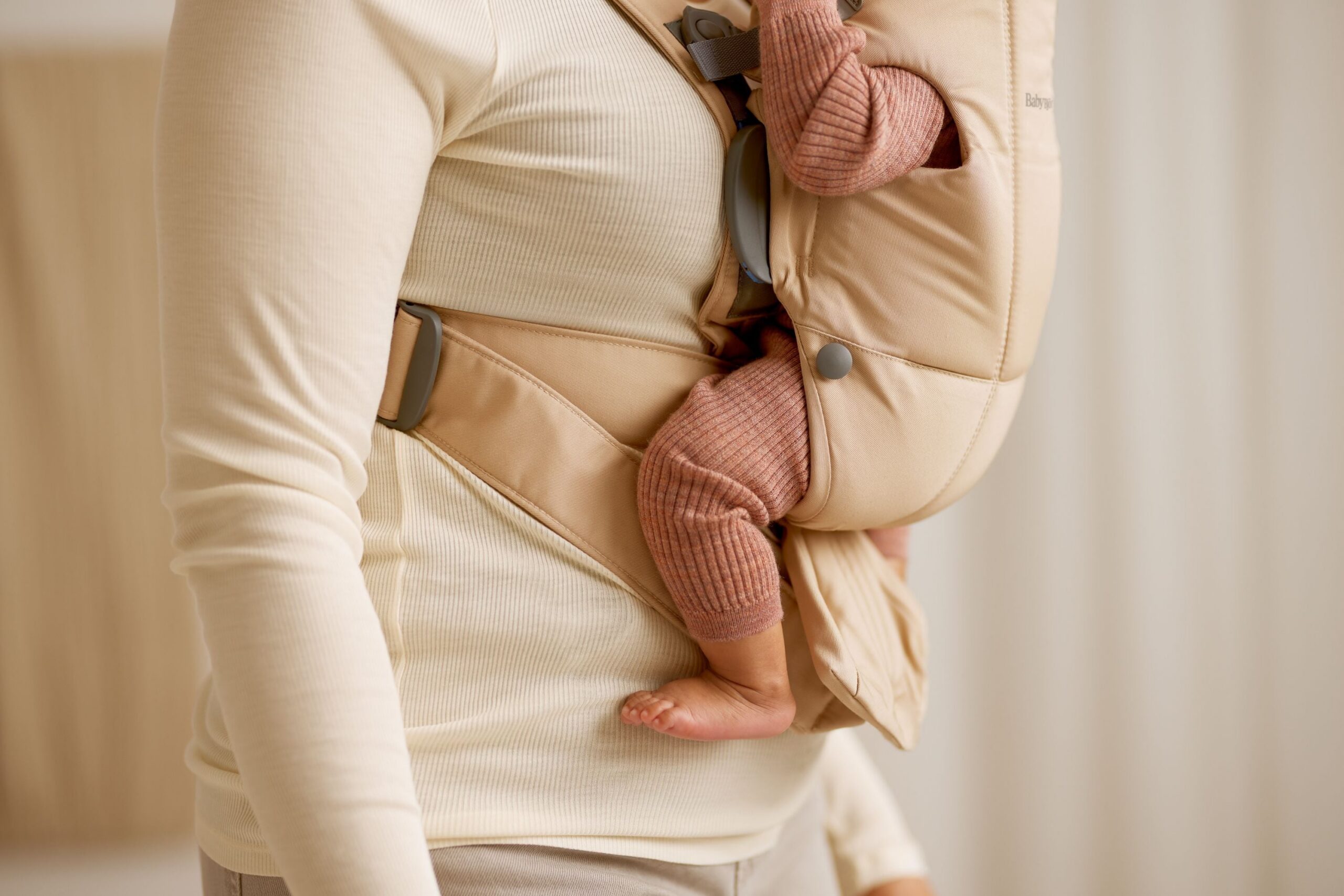 BabyBjörn Mini kootud kandekott, beež - Image 4